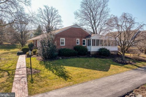 564 Lampeter Rd, Lancaster PA  17602-4010 exterior