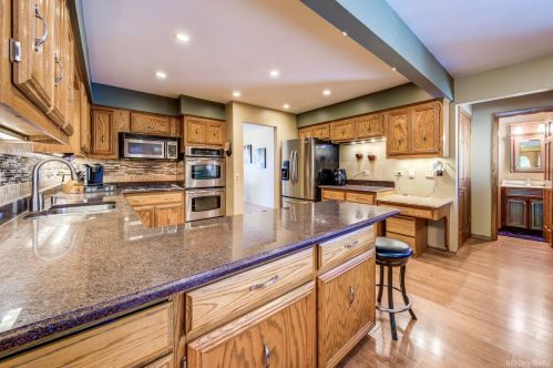 331 Ridgemoor Dr, Willowbrook IL  60527-5419 exterior