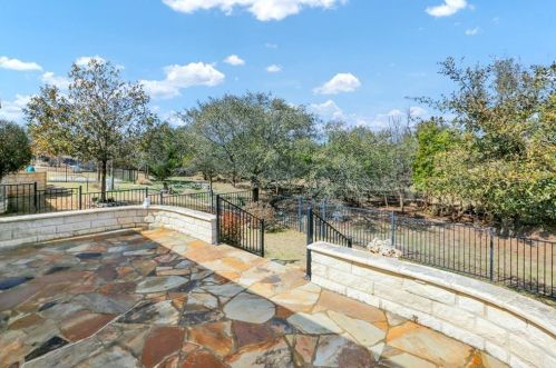 321 Bartlett Peak Dr, Georgetown, TX 78633-5725