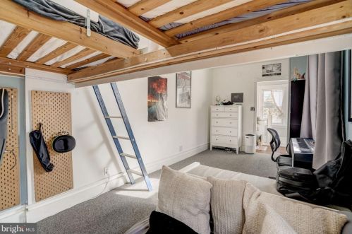 437 44 St, Philadelphia PA 19104-2910 exterior