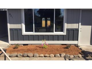 821 Johnson St, Woodburn OR  97071-4938 exterior
