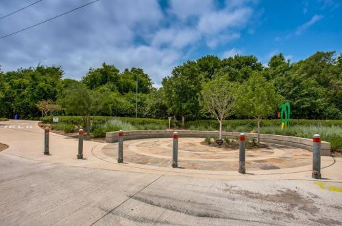 3940 Buena Vista St, Dallas TX  75204-1669 exterior