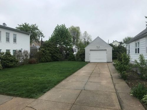 41 Meridian St, Providence, RI 02908-2103