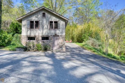 762 Valley St, Clayton, GA 30525-4138