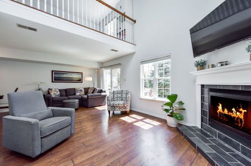 935 Elderberry Cir, Naperville, IL 60563-9750