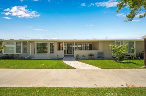 1631 Interlachen Rd, Seal Beach, CA 90740-4226