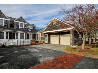 3 Fox Dr, South Kingstown, RI 02882-4842