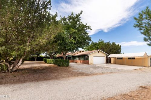 4227 Avenue, Lancaster, CA 93535-7726