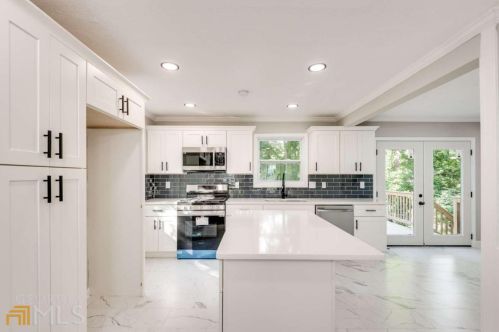 5068 Cold Springs Dr, Lilburn GA  30047-3776 exterior