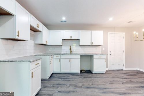 5864 Ronnie Dr, Rex GA 30273-1059 exterior