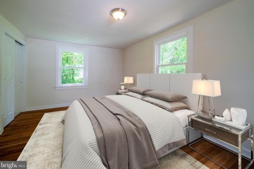 73 Bayberry Rd, Princeton NJ  08540-7418 exterior