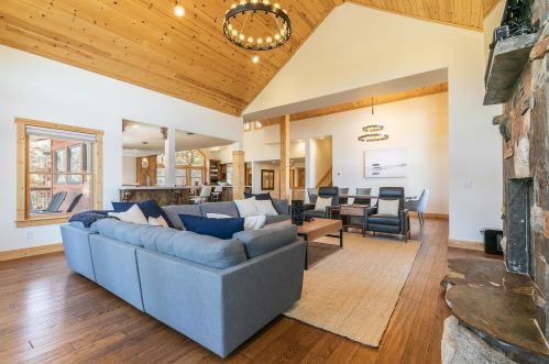 196 Basque Dr, Truckee CA  96161-3917 exterior