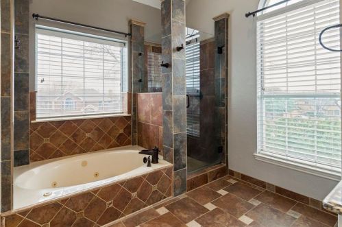 1802 Dew Vly Dr, Carrollton TX 75010-2008 exterior