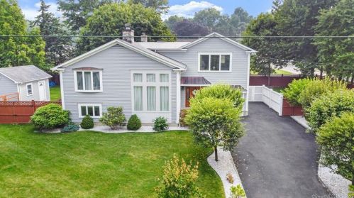 25 Bobwhite Dr, Norwalk, CT 06851-2204