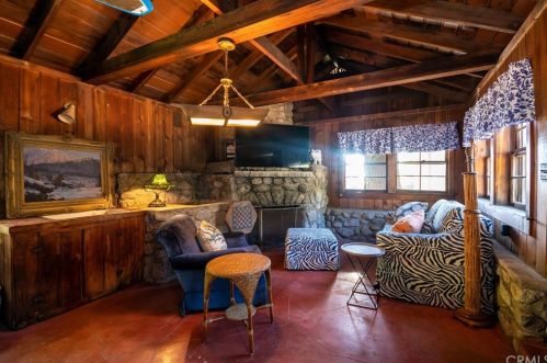 2360 Shields St, Glendale CA  91214-1541 exterior