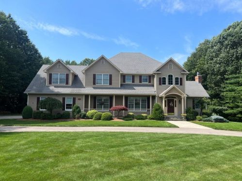45 Miss Fry Dr, Warwick, RI 02818-1244