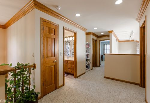 6529 Bentley Ave, Willowbrook IL 60527-1832 exterior