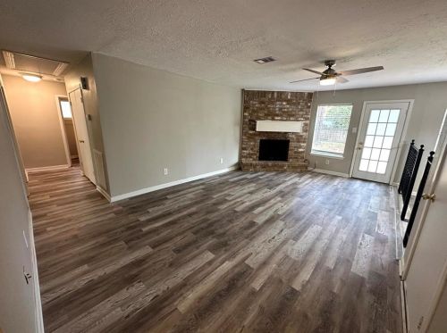 216 Hartford Dr, Conroe TX  77303-1804 exterior