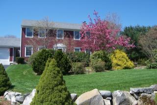 275 Larchwood Dr, Warwick, RI 02886-8586
