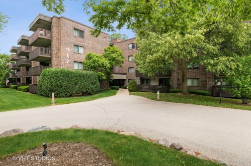 917 Vose Dr, Gurnee, IL 60031-6112