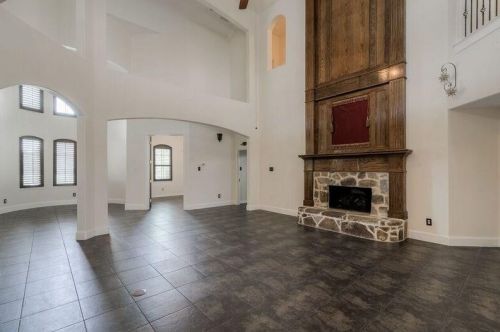 1720 Point Dr, Carrollton TX  75007-1473 exterior