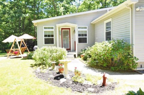 63 Mark Dr, Tiverton, RI 02878-3104