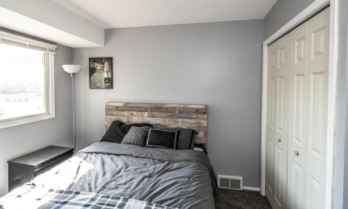 1677 Hickory Hill Dr, Saint Paul MN  55122-2527 exterior