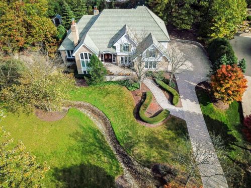 9283 Falling Waters Dr, Willowbrook, IL 60527-0718