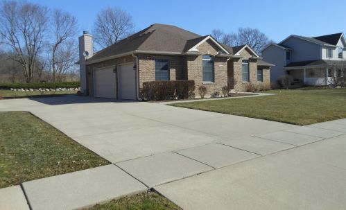 25108 Meadowlark Dr, Minooka, IL 60410-3302