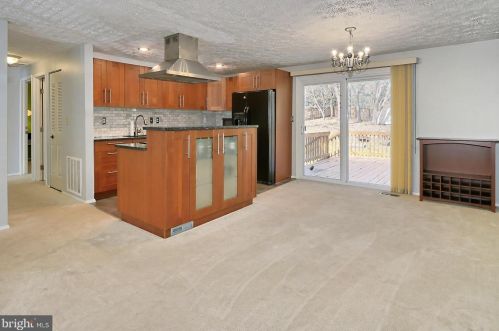 8290 Morning Dew Ct, Springfield VA  22153-3812 exterior