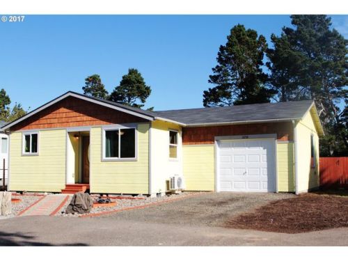 1658 Maple, Florence OR  97439-7636 exterior