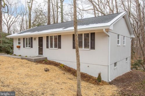 823 Spring Valley Dr, Fredericksburg, VA 22405-1910