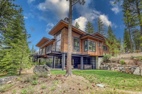 9513 Cloudcroft Ct, Truckee CA  96161-4314 exterior