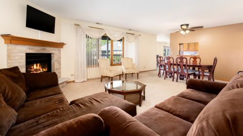 2530 Harbor Dr, Joliet, IL 60431-1076