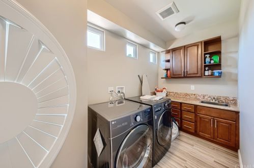 1814 Main St, Huntington Beach CA  92648-2725 exterior