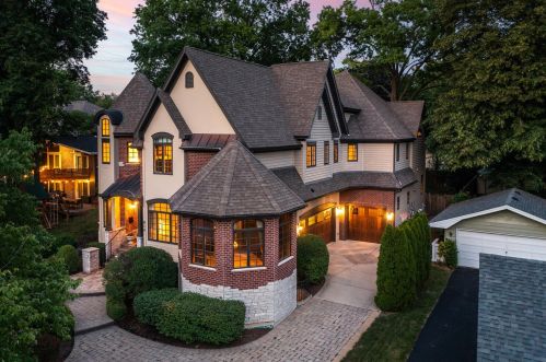 810 Santa Maria Dr, Naperville, IL 60540-7411