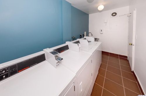 1401 Valley View Rd, Glendale CA  91202-1751 exterior