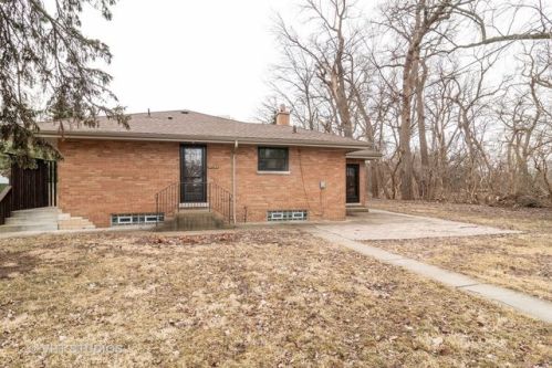 7305 40th St, Lyons, IL 60534-1204