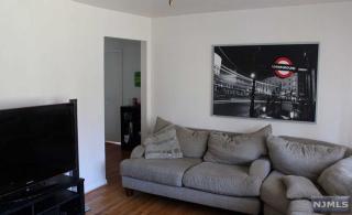 680 Victoria Ave, Paramus NJ  07652-1944 exterior
