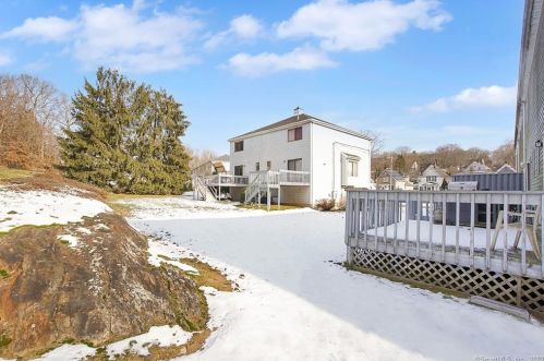 257 Kneen St, Huntington CT  06484-3918 exterior