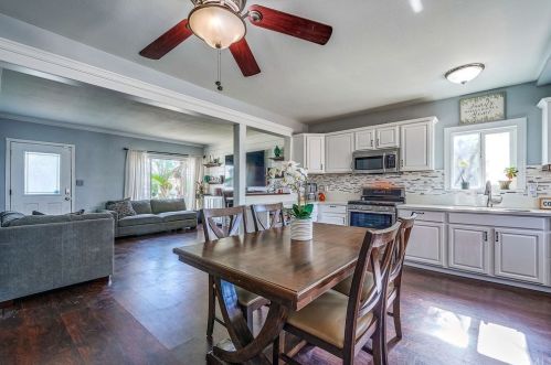 555 Prospect Ave, Riverside CA  92507-1720 exterior