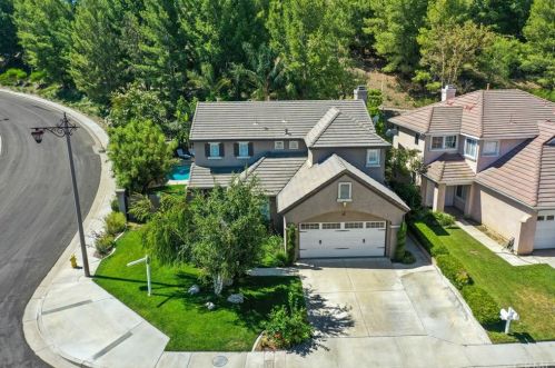 8730 Foxhollow Dr, Anaheim CA  92808-1674 exterior