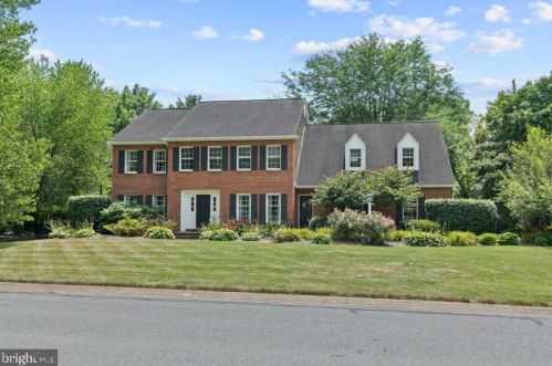 506 Northlawn Dr, Lancaster, PA 17603-2355
