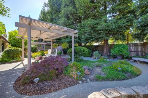 11825 Carson Way, Rancho Cordova, CA 95670-8111