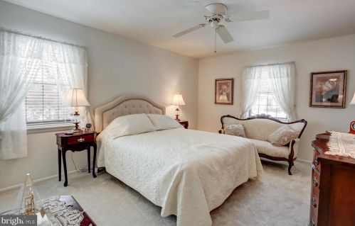 54 Valleybrook Dr, Lancaster PA  17601-4612 exterior