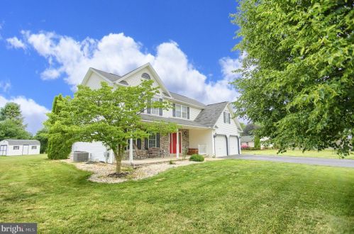 210 Overfield Dr, Carlisle, PA 17015-4392