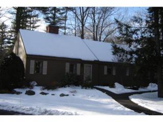 5 Lexington Ave, Kensington, NH 03833-4354
