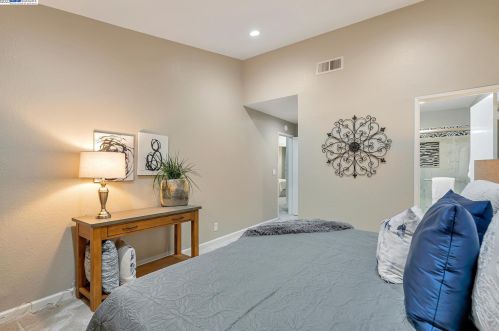 2039 Galloway Cmn, Livermore, CA 94551-5474