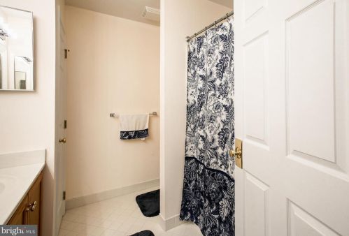 9 Nestlewood Way, Princeton NJ  08540-6132 exterior