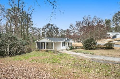 830 Magna Carta Dr, Atlanta GA  30318-6060 exterior